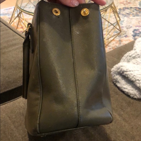 Prada olive green saffiano authentic - Picture 3 of 5